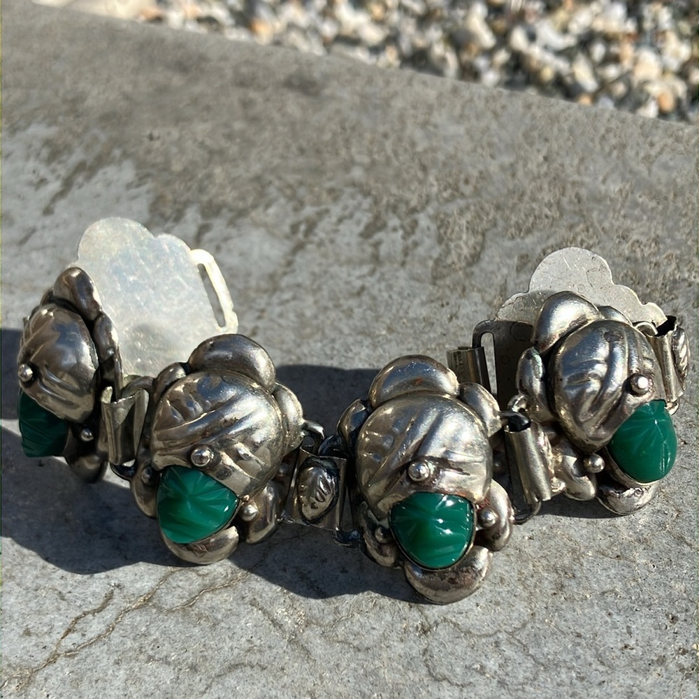 Unique MCM Mexico Silver and Green Carved Mask & Headdress Bracelet - Picture 3 of 13